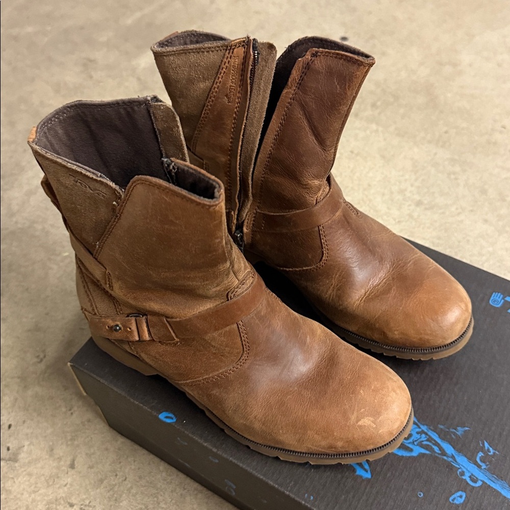 Brand new Teva women's Rustic Brown Leather Boots - Picture 8 of 10